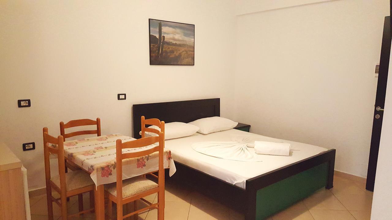 Family Hotel Haruni Ksamil Luaran gambar